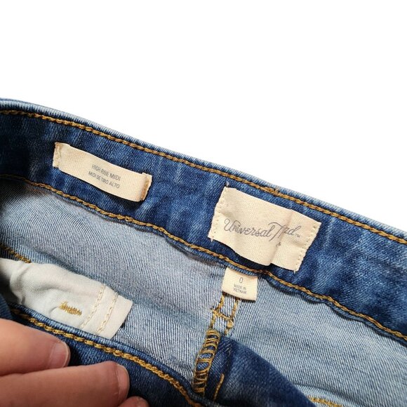 Universal Thread Womens Distressed Denim Shorts Size 0 Medium Wash - Picture 3 of 3
